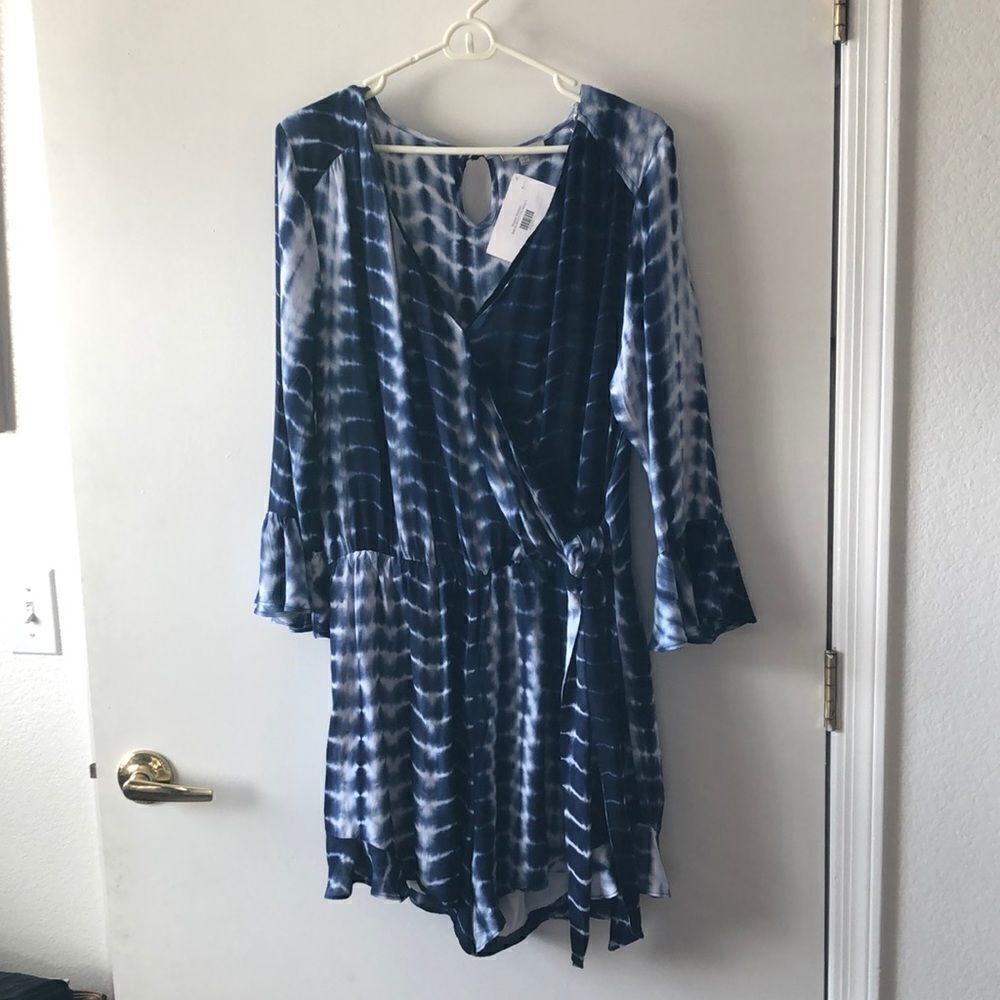 Jodifl Tye-die Romper Size L NWT Navy/white